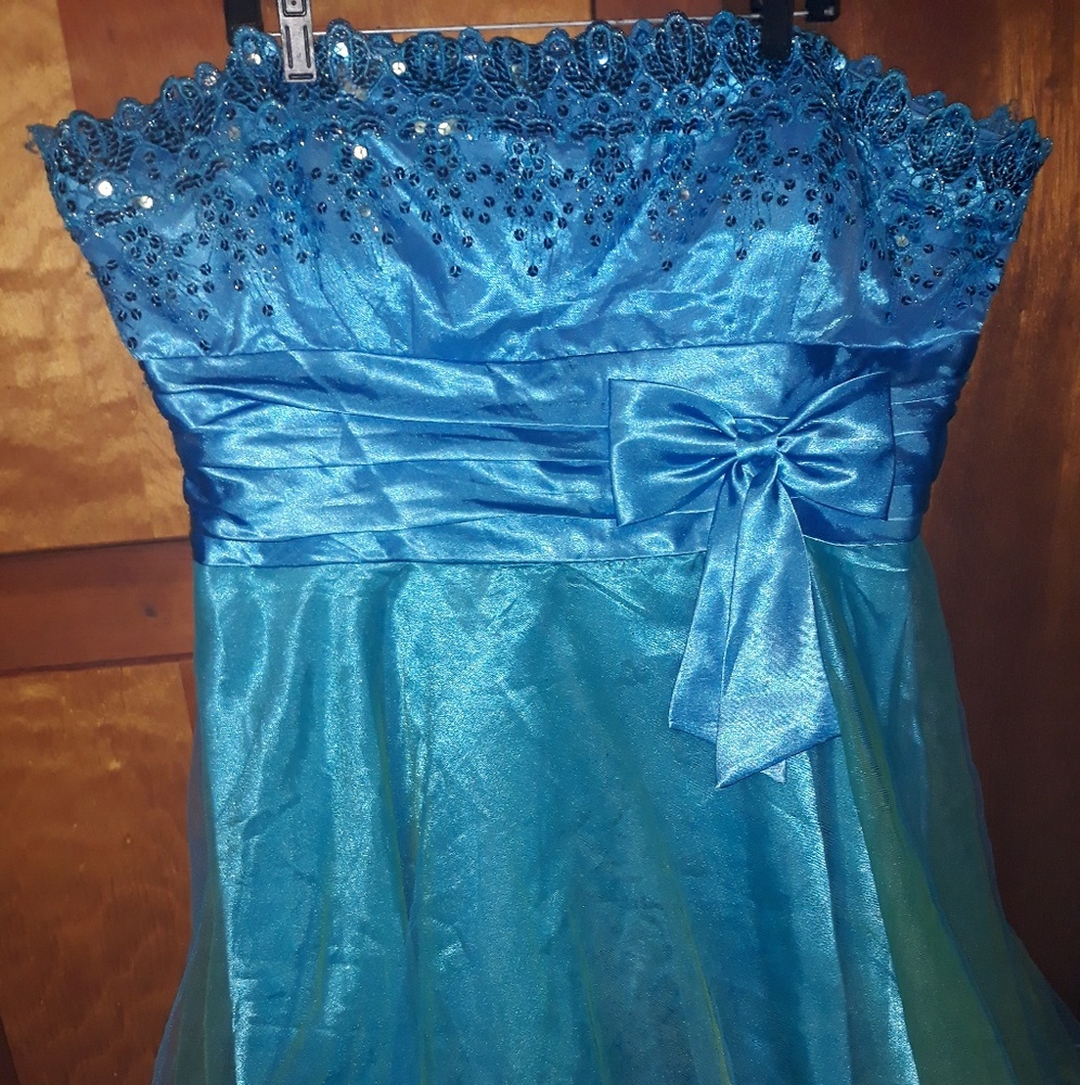 Strapless formal dress